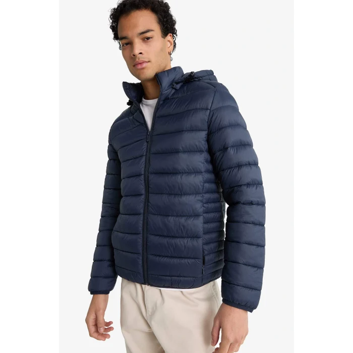 Defacto N4661AZNV175 Lacivert Su İtici Slim Fit Dar Kesim İç Cep Detaylı Kapüşonlu Fermuarlı Cepli Şişme Mont