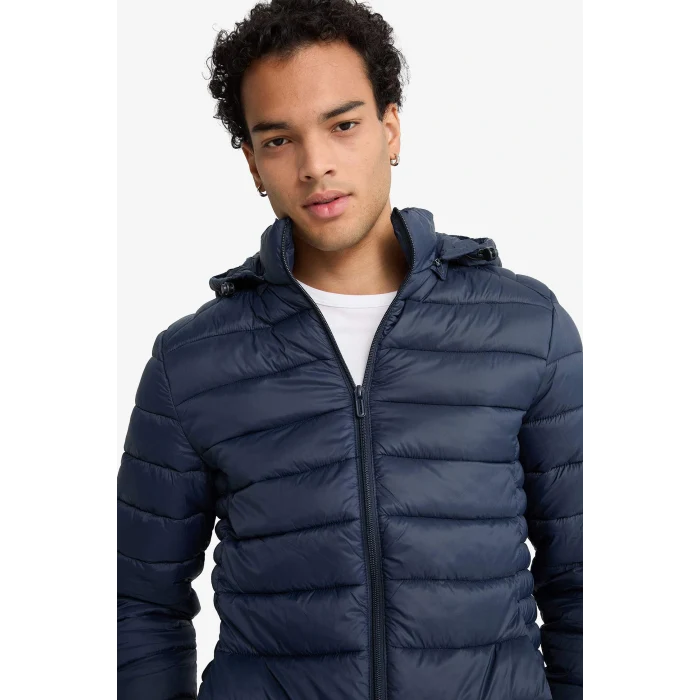 Defacto N4661AZNV175 Lacivert Su İtici Slim Fit Dar Kesim İç Cep Detaylı Kapüşonlu Fermuarlı Cepli Şişme Mont