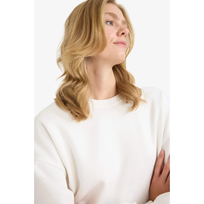Defacto F9628AXER105 Ekru Oversize Geniş Kalıp Bisiklet Yaka Basic Düz Kalın Sweatshirt