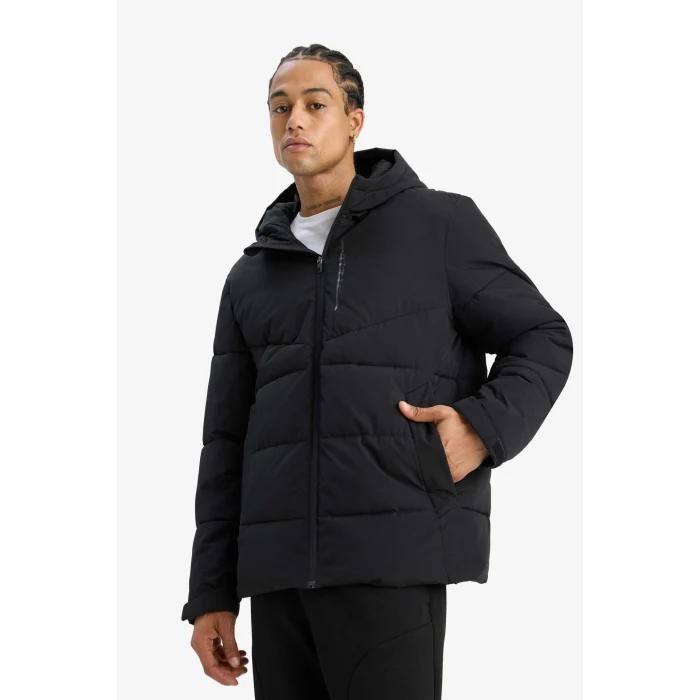 Defacto E9491AXBK81 Siyah Defactofit Su İtici Rüzgar Geçirmez Regular Fit Kapüşonlu Fermuarlı Cepli Kışlık Mont