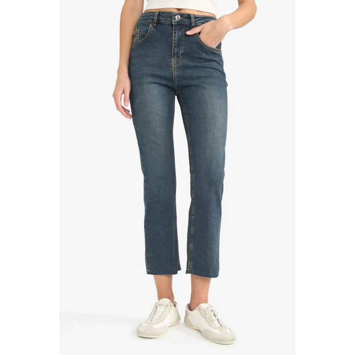 Defacto G2217AXNM34 Mavi Crop Flare Fit Düşük Bel Bilek Boy Jean Yıkamalı Pantolon