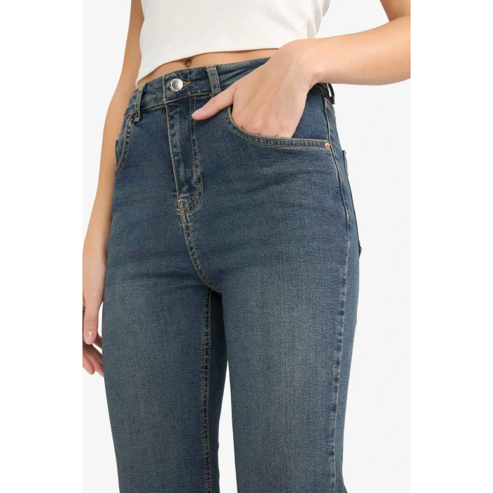 Defacto G2217AXNM34 Mavi Crop Flare Fit Düşük Bel Bilek Boy Jean Yıkamalı Pantolon