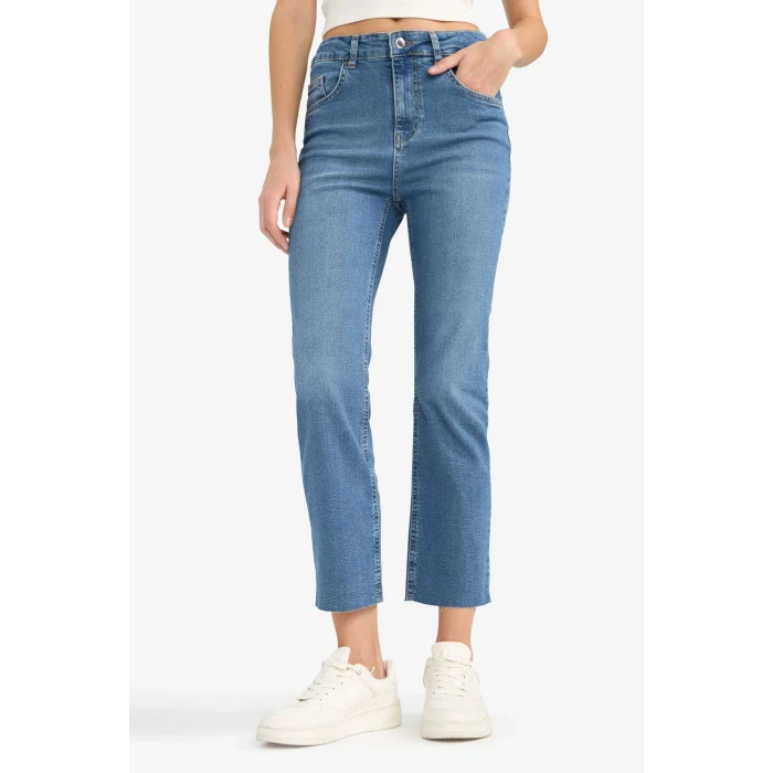 Defacto G2217AXNM28 Mavi Crop Flare Fit Düşük Bel Bilek Boy Jean Yıkamalı Pantolon