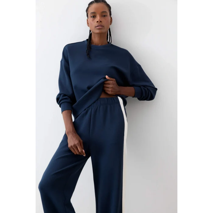 Defacto E8954AXNV165 Lacivert DeFactoFit Oversize Geniş Kalıp Bisiklet Yaka Modal Ultra Soft Sweatshirt