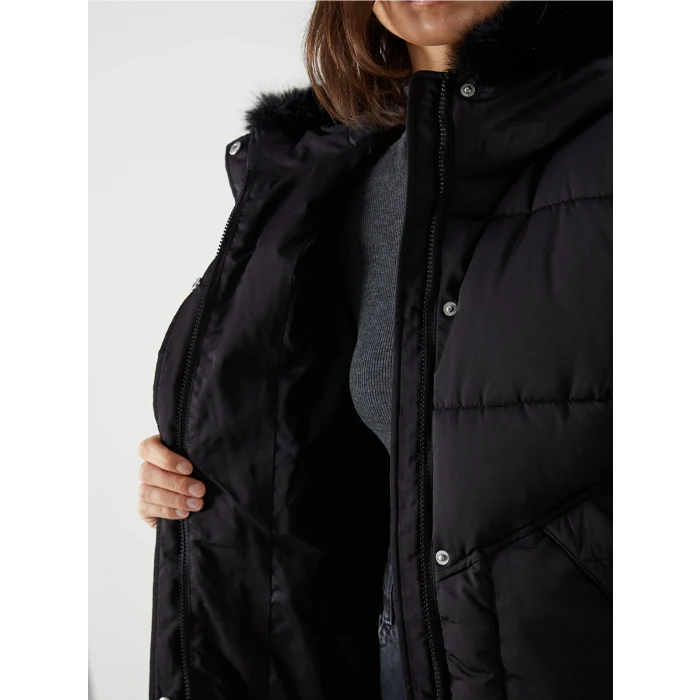 LCW Vision Siyah Kürklü Kapüşonlu Kadın Şişme Mont