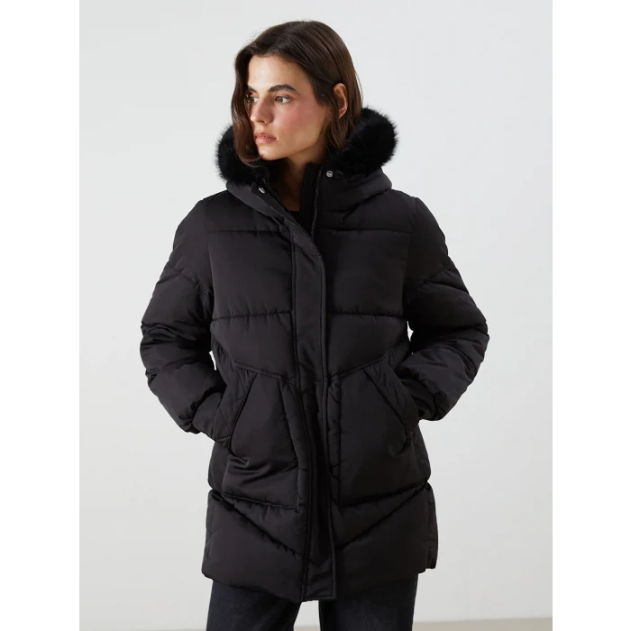 LCW Vision Siyah Kürklü Kapüşonlu Kadın Şişme Mont