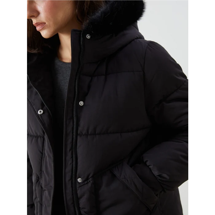 LCW Vision Siyah Kürklü Kapüşonlu Kadın Şişme Mont