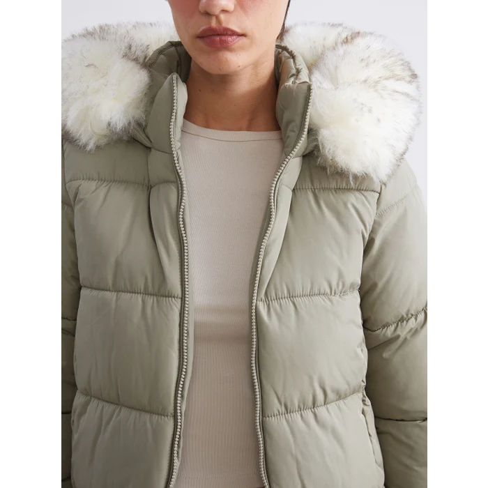 LCW Vision Haki Kadın Kapüşonlu Düz Şişme Mont
