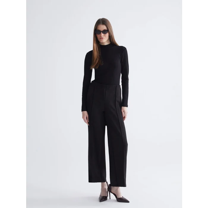 LCWAIKIKI Basic Siyah Dik Yaka Kadın Body