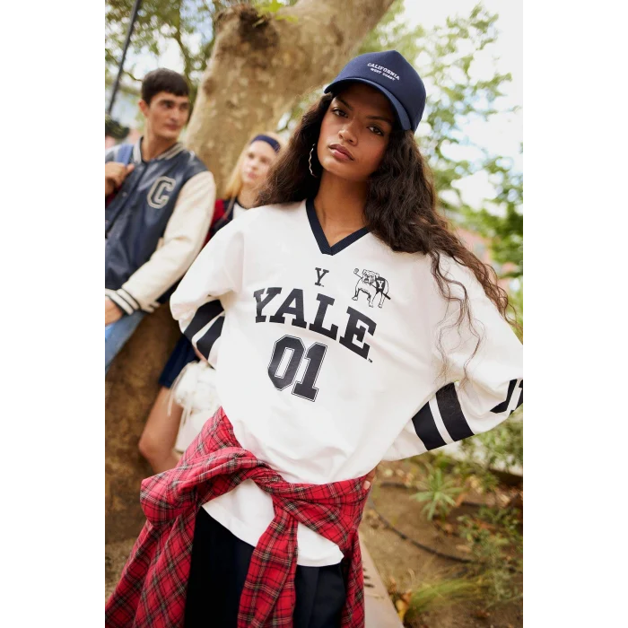 Defacto F9520AXWT32 Beyaz Coool Yale University Regular Fit V Yaka Uzun Kollu Tişört