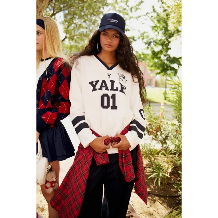 Defacto F9520AXWT32 Beyaz Coool Yale University Regular Fit V Yaka Uzun Kollu Tişört