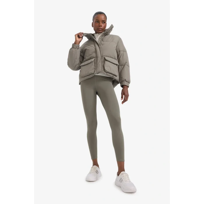 Defacto E9266AXKH464 Haki DeFactoFit Su İtici Oversize Fit Geniş Kalıp Dik Yaka Fermuarlı Çıtçıtlı Cepli Şişme Mont