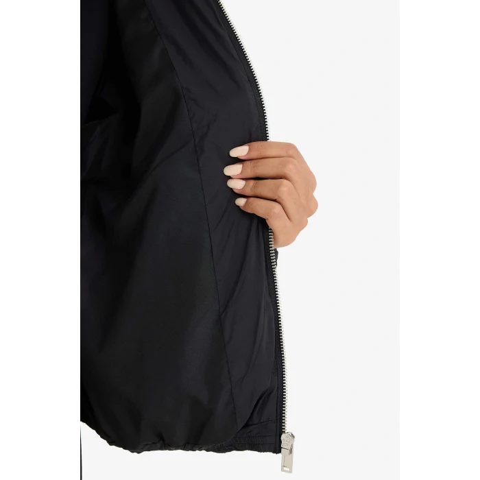 Defacto F2803AXBK27 Siyah Su Geçirmez Regular Fit Kapüşonlu Mont