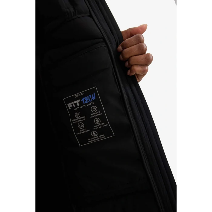Defacto C6035AXBK81 Siyah DeFactoFit Su İtici Regular Fit Kapüşonlu Şişme Parka Mont