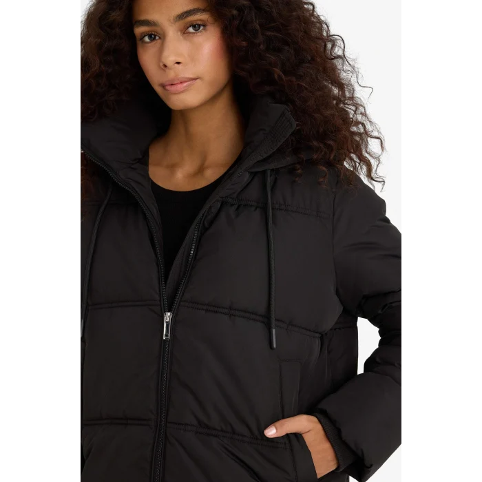 Defacto F1944AXBK27 Siyah Regular Fit Kapüşonlu Fermuarlı Şişme Mont