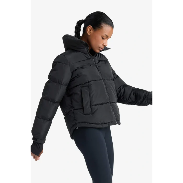 Defacto Z1438AZBK81 Siyah Defactofit Su İtici Regular Fit Dik Yaka Fermuarlı El Geçmeli Cepli Şişme Mont