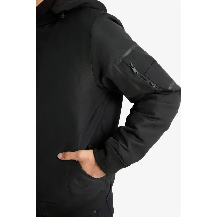 Defacto C5908AXBK27 Siyah Su İtici Regular Fit Gömlek Yaka Astarlı Fermuarlı İç Cepli Suni Deri Mont