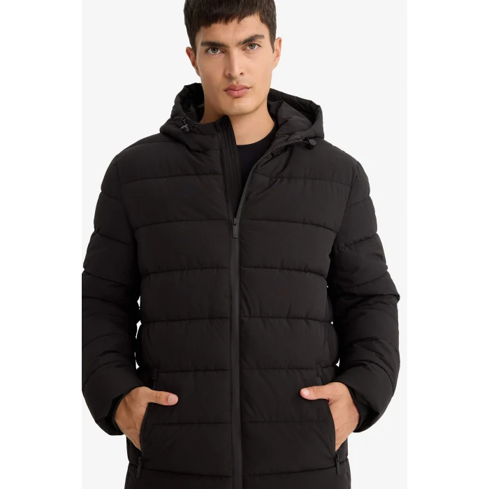 Defacto R0216AZBK27 Siyah Su İtici Slim Fit Dar Kesim Astarlı Kapüşonlu Fermuarlı Cepli Dolgulu Mont