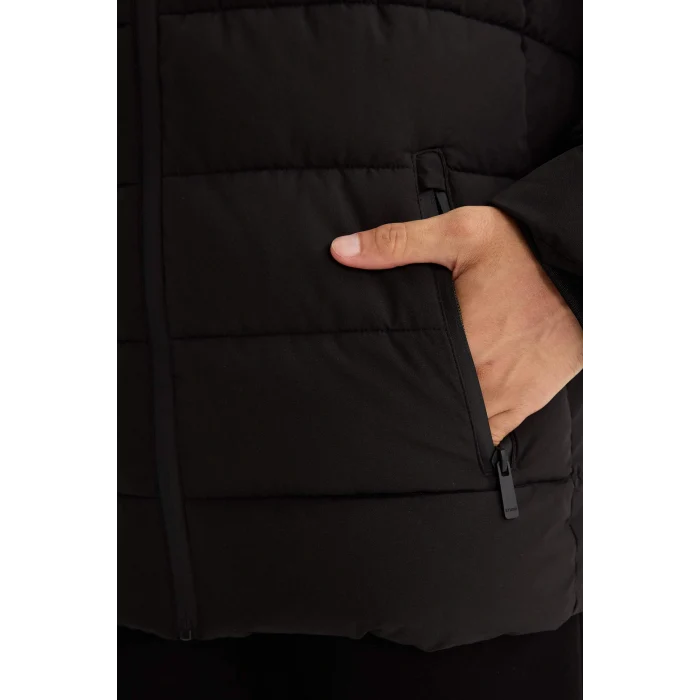 Defacto R0216AZBK27 Siyah Su İtici Slim Fit Dar Kesim Astarlı Kapüşonlu Fermuarlı Cepli Dolgulu Mont
