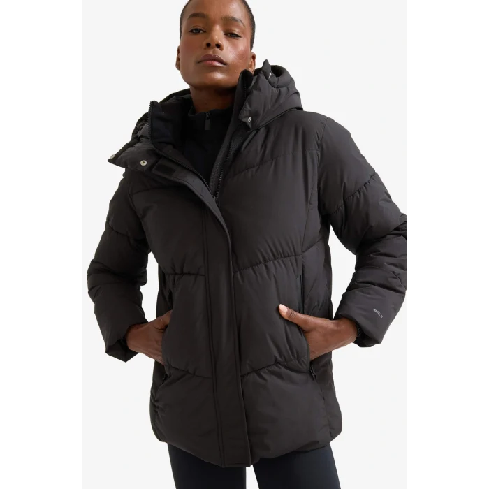 Defacto A1553AXBK81 Siyah DeFactoFit Su İtici Regular Fit Yarım Polar Astarlı Kapüşonlu Fermuarlı Kışlık Mont