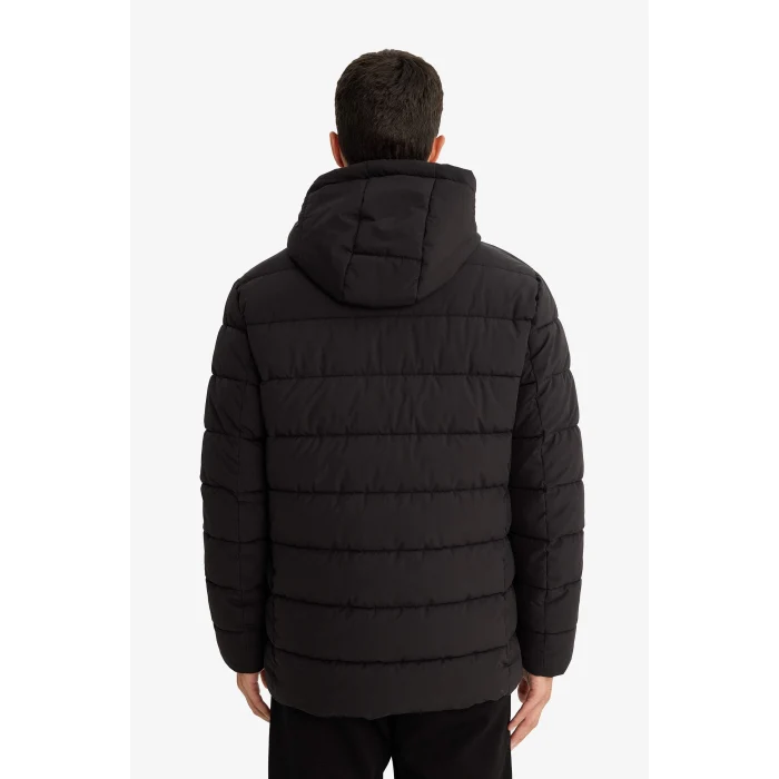 Defacto R0216AZBK27 Siyah Su İtici Slim Fit Dar Kesim Astarlı Kapüşonlu Fermuarlı Cepli Dolgulu Mont