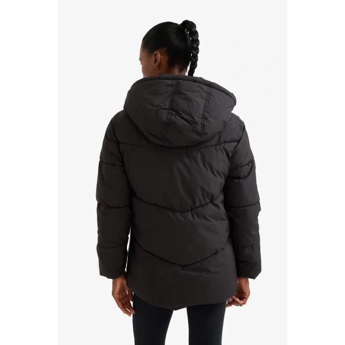 Defacto A1553AXBK81 Siyah DeFactoFit Su İtici Regular Fit Yarım Polar Astarlı Kapüşonlu Fermuarlı Kışlık Mont