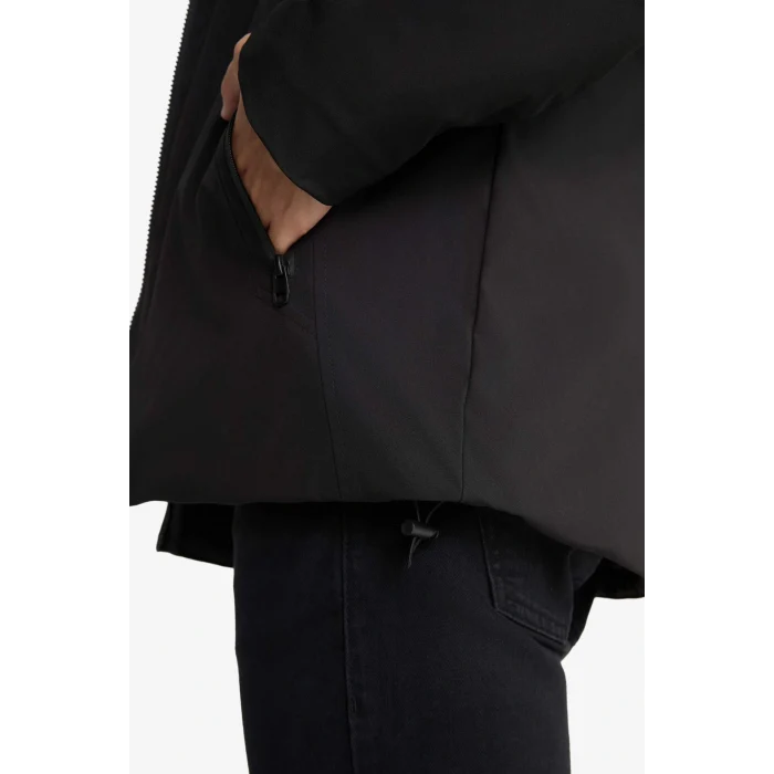 Defacto A2620AXBK27 Siyah Su İtici Regular Fit Kapüşonlu Fermuarlı Cepli Mont