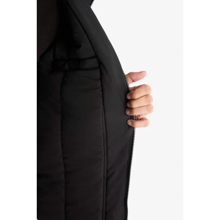 Defacto A2620AXBK27 Siyah Su İtici Regular Fit Kapüşonlu Fermuarlı Cepli Mont