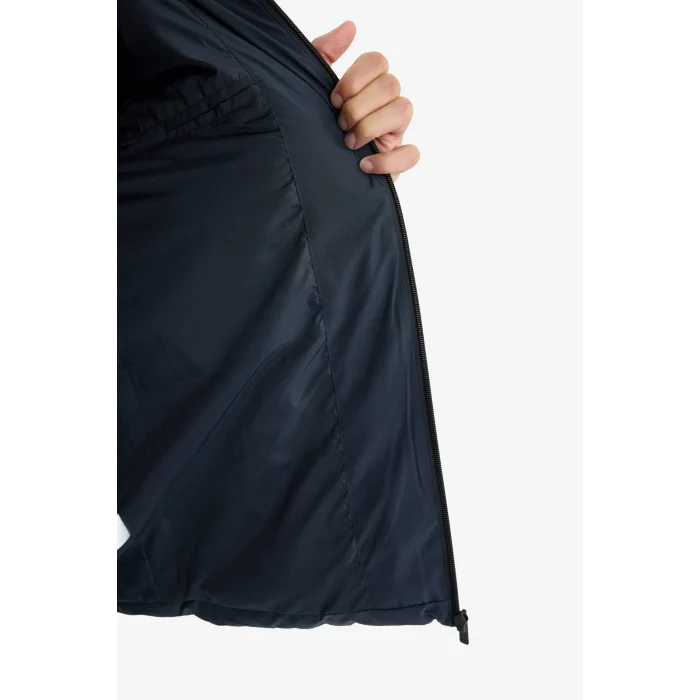 Defacto R0216AZNV64 Lacivert Su İtici Slim Fit Dar Kesim Astarlı Kapüşonlu Fermuarlı Cepli Dolgulu Mont