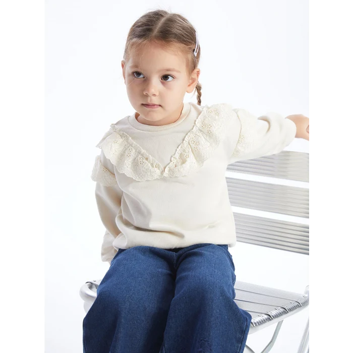 LCW baby Ekru Bisiklet Yaka Kız Bebek Fırfırlı Sweatshirt