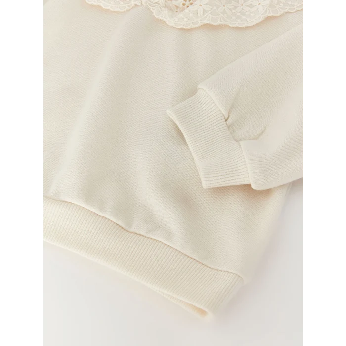 LCW baby Ekru Bisiklet Yaka Kız Bebek Fırfırlı Sweatshirt