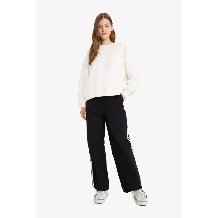 Defacto A4177AXWT32 Beyaz Coool Oversize Geniş Kalıp Bisiklet Yaka Kalın Kumaş Sweatshirt