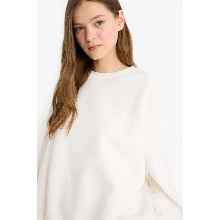 Defacto A4177AXWT32 Beyaz Coool Oversize Geniş Kalıp Bisiklet Yaka Kalın Kumaş Sweatshirt