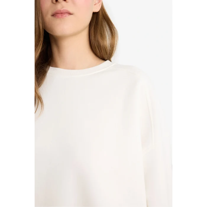 Defacto A4177AXWT32 Beyaz Coool Oversize Geniş Kalıp Bisiklet Yaka Kalın Kumaş Sweatshirt