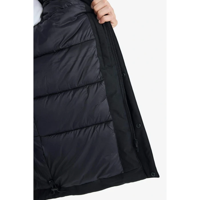 Defacto E9248AXBK27 Siyah Su İtici Regular Fit Kapüşonlu Fermuarlı İç Cepli Cebi Pelüşlü Mont