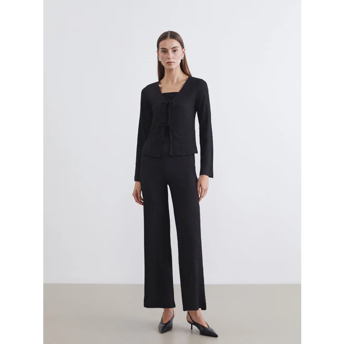 LCWAIKIKI Classic Siyah V Yaka Bağlamalı Dokulu Bluz