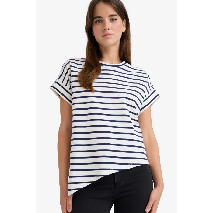 Defacto F8175AXNV251 Lacivert Asimetrik Bisiklet Yaka Çizgili Kısa Kollu Tişört