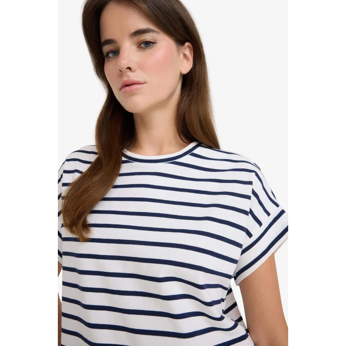 Defacto F8175AXNV251 Lacivert Asimetrik Bisiklet Yaka Çizgili Kısa Kollu Tişört