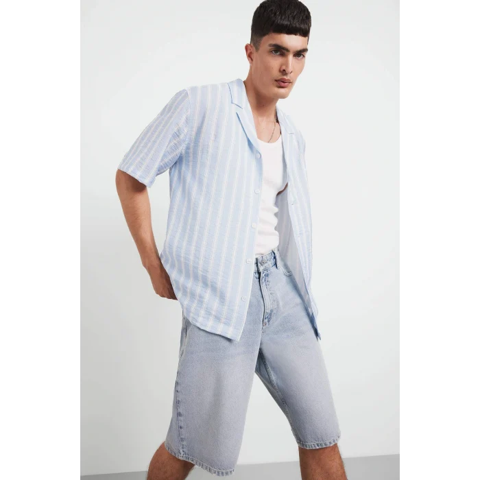 Defacto F5747AXBE299 Mavi Relax Fit Apaş Yaka Baskılı Dokuma Çizgili Kısa Kollu Gömlek