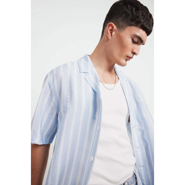 Defacto F5747AXBE299 Mavi Relax Fit Apaş Yaka Baskılı Dokuma Çizgili Kısa Kollu Gömlek