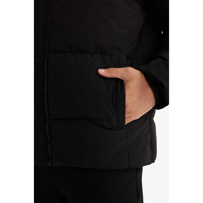 Defacto E9991AXBK27 Siyah Su İtici Regular Fit Dik Yaka Fermuarlı Cepli Mont