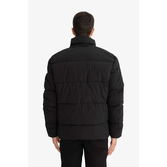 Defacto E9991AXBK27 Siyah Su İtici Regular Fit Dik Yaka Fermuarlı Cepli Mont