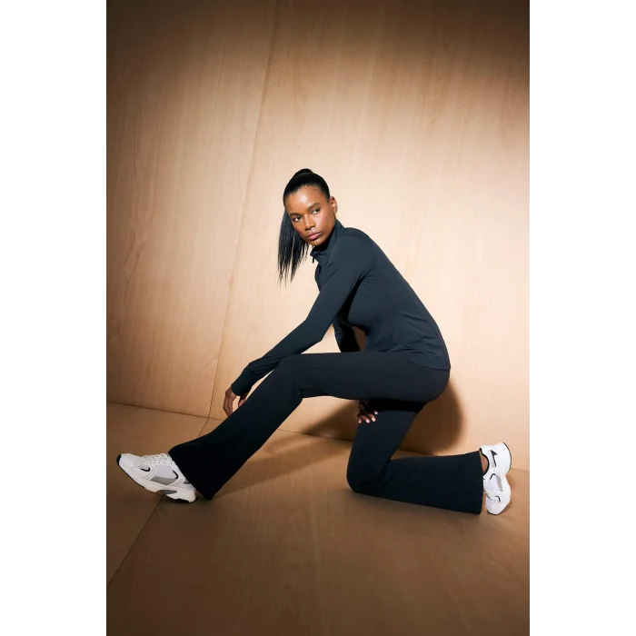 Defacto C9192AXBK81 Siyah DeFactoFit Flare Fit Beli Saran İç Göstermeyen Toparlayıcı Yüksek Bel İspanyol Paça Standart Boy Sporcu Eşofman Altı