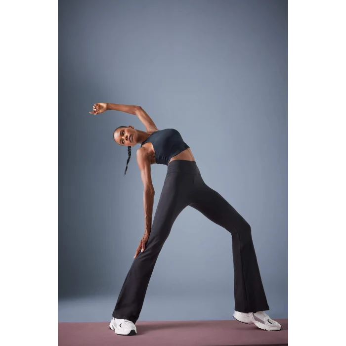 Defacto C9192AXBK81 Siyah DeFactoFit Flare Fit Beli Saran İç Göstermeyen Toparlayıcı Yüksek Bel İspanyol Paça Standart Boy Sporcu Eşofman Altı