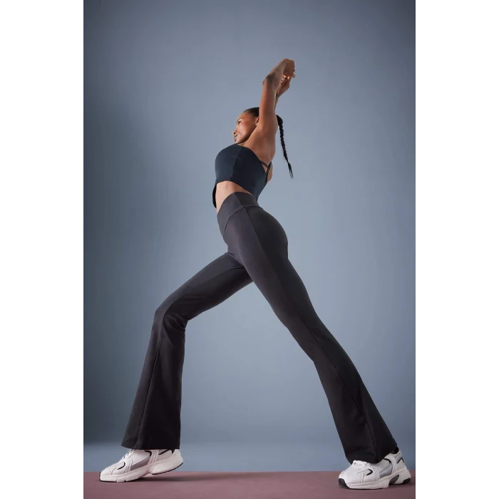 Defacto C9192AXBK81 Siyah DeFactoFit Flare Fit Beli Saran İç Göstermeyen Toparlayıcı Yüksek Bel İspanyol Paça Standart Boy Sporcu Eşofman Altı