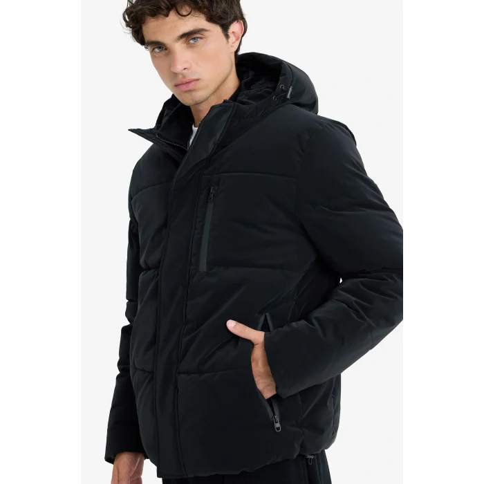 Defacto F1149AXBK27 Siyah Su İtici Regular Fit Kapüşonlu Astarlı İç Cepli Fermuarlı Cepli Mont