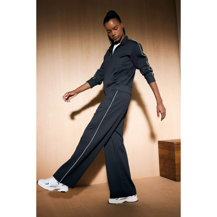 Defacto F3846AXBK81 Siyah DeFactoFit Wide Leg Geniş Paça Cepli Biyeli Standart Boy İçi Yumuşak Tüylü Sporcu Pantolon