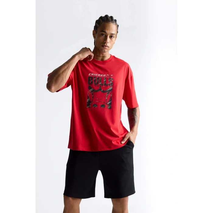 Defacto E5911AXRD296 Kırmızı %100 Pamuk DeFactoFit NBA Chicago Bulls Oversize Geniş Kalıp Bisiklet Yaka Kısa Kollu Tişört