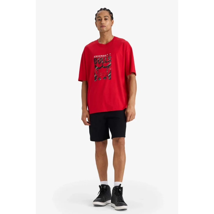 Defacto E5911AXRD296 Kırmızı %100 Pamuk DeFactoFit NBA Chicago Bulls Oversize Geniş Kalıp Bisiklet Yaka Kısa Kollu Tişört