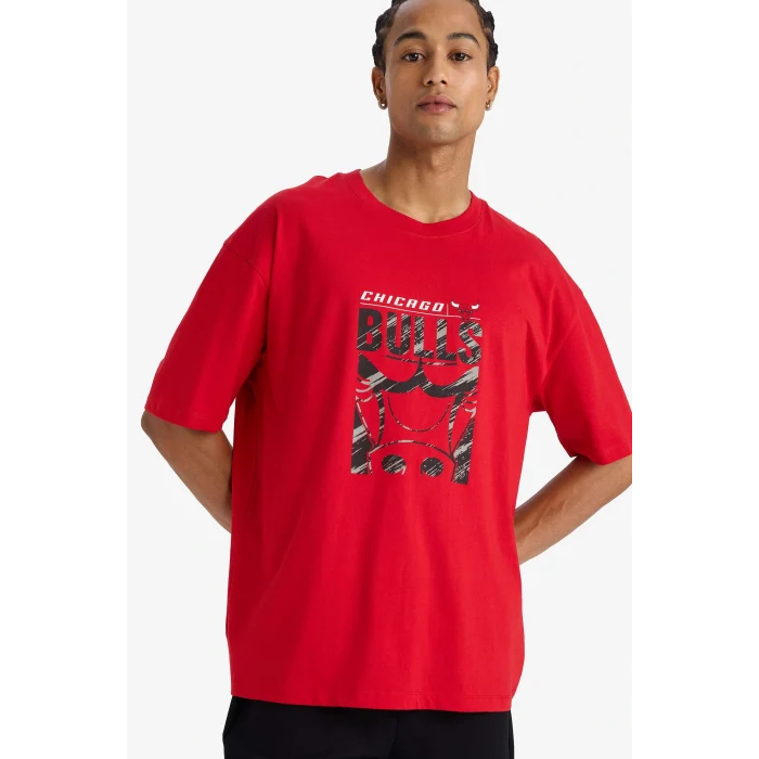 Defacto E5911AXRD296 Kırmızı %100 Pamuk DeFactoFit NBA Chicago Bulls Oversize Geniş Kalıp Bisiklet Yaka Kısa Kollu Tişört